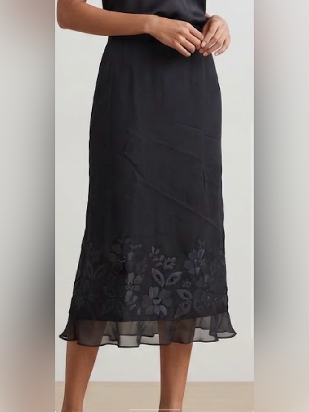 Plaza South Woman’s Black Floral Sequin Hem Midi Skirt Size 10 Elegant Nighttime